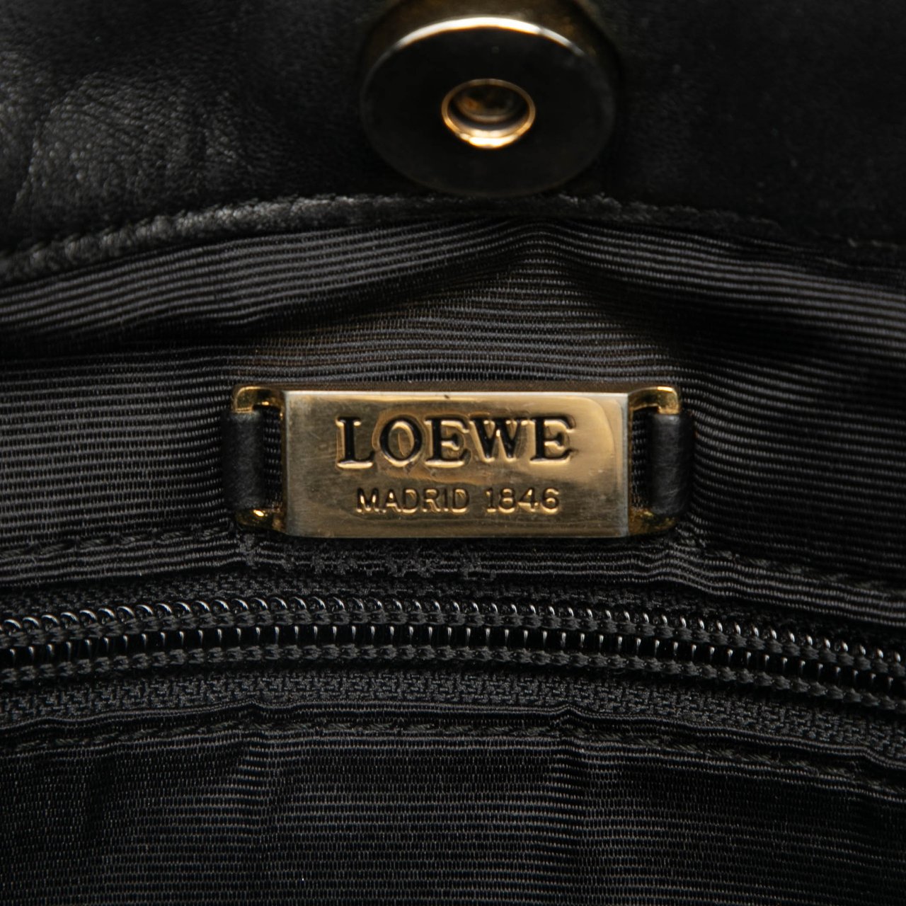 Loewe Nappa Anagram Drawstring Crossbody Zwart