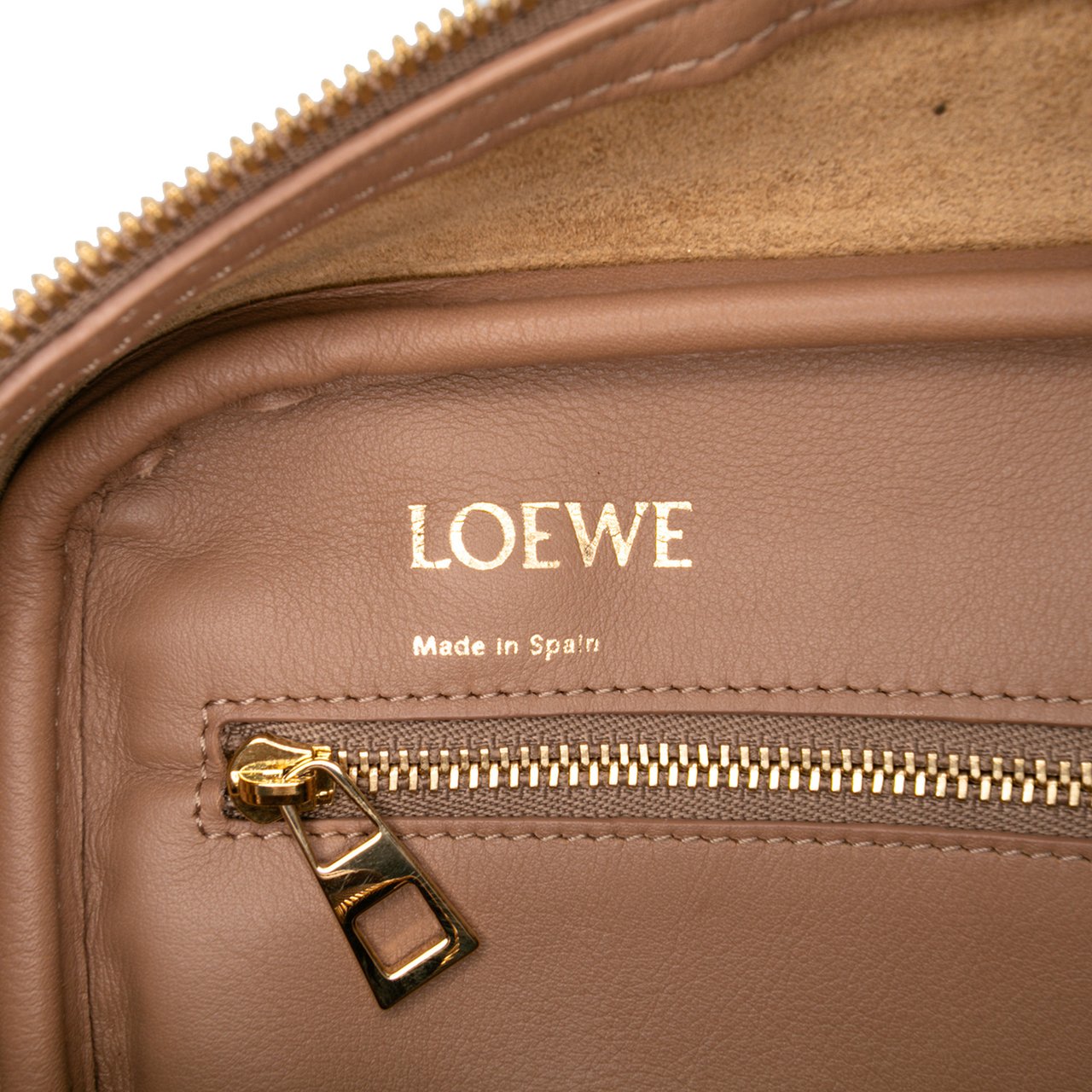 Loewe Leather Amazona Square 19 Bruin