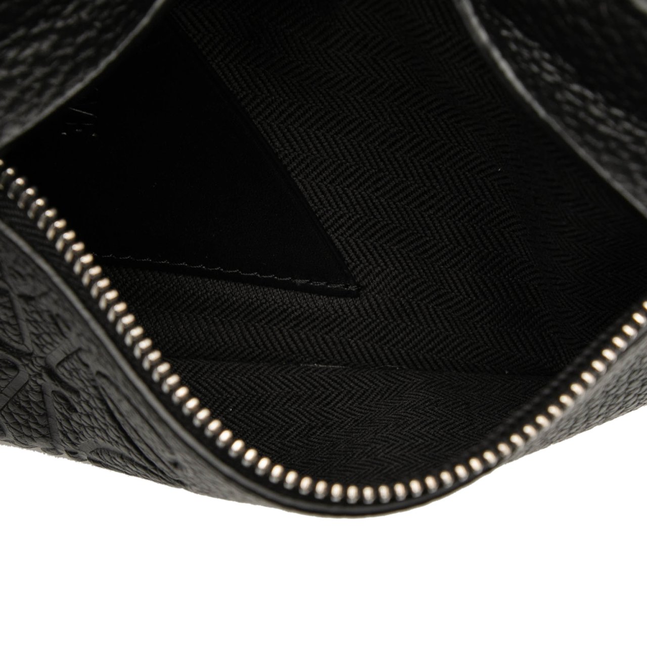 Loewe Grained Calfskin Vertical T Pocket Pouch Zwart