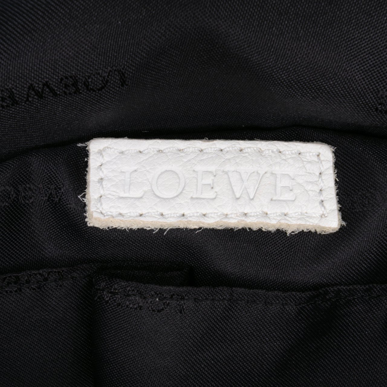 Loewe Nappa Aire Wit