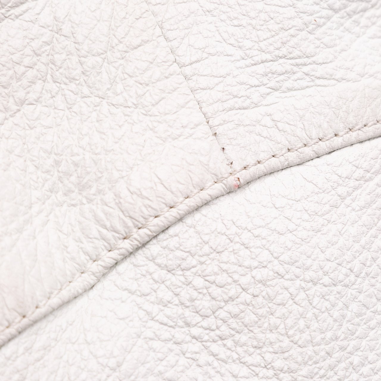 Loewe Nappa Aire Wit