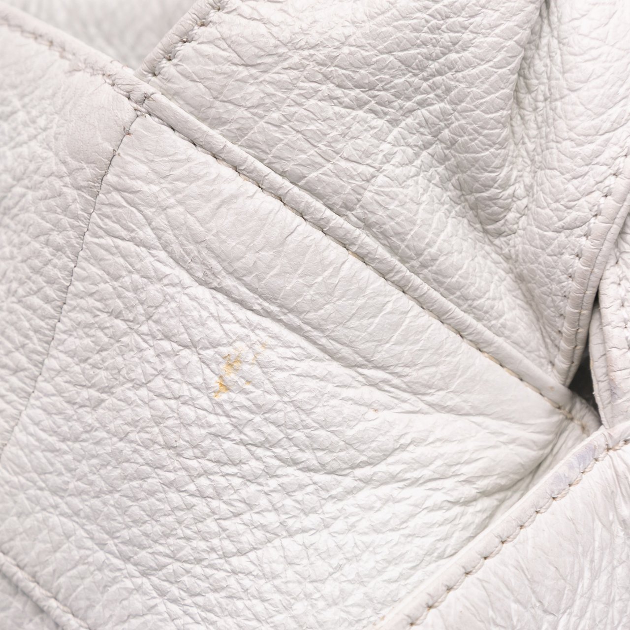 Loewe Nappa Aire Wit