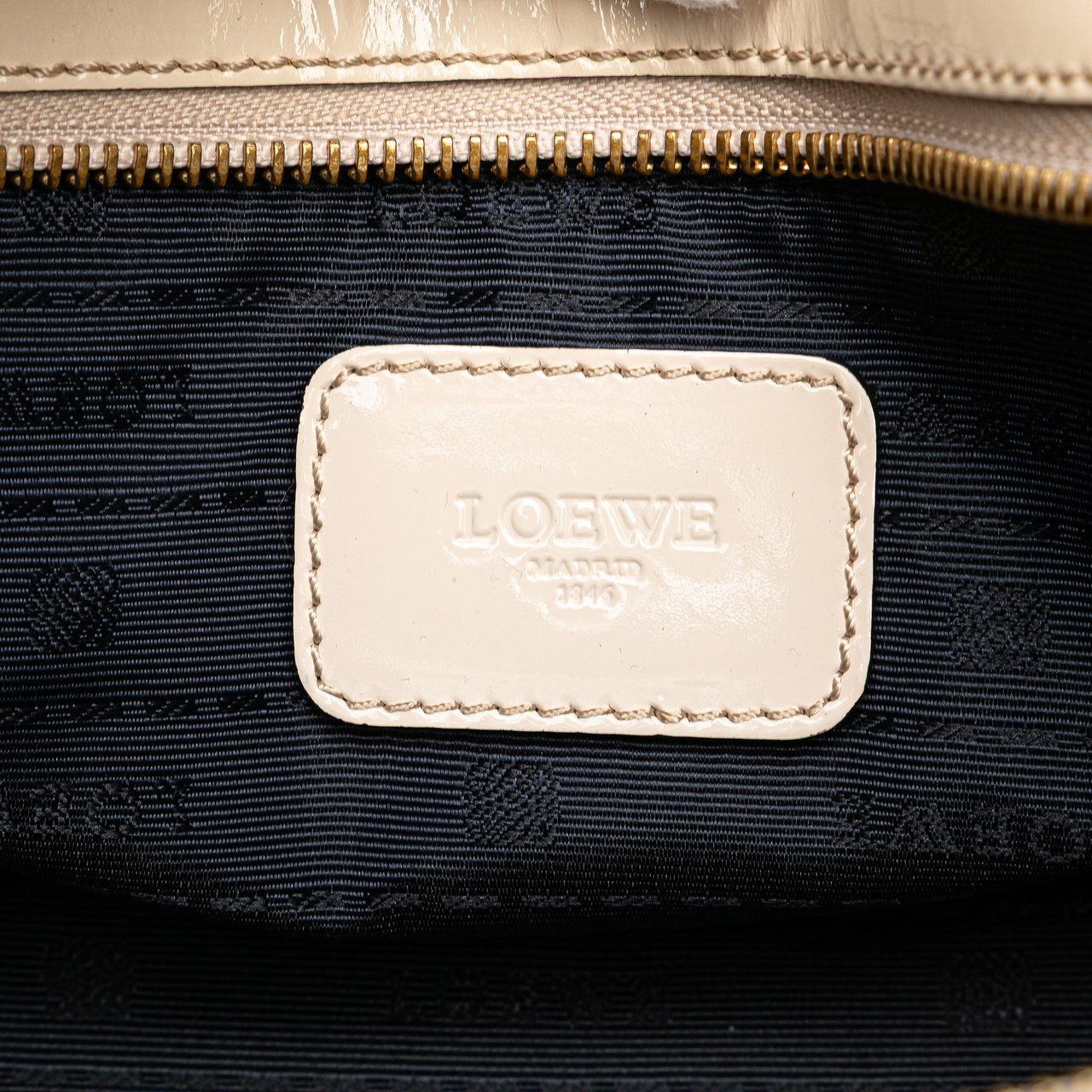 Loewe Patent Amazona 28 Handbag Bruin