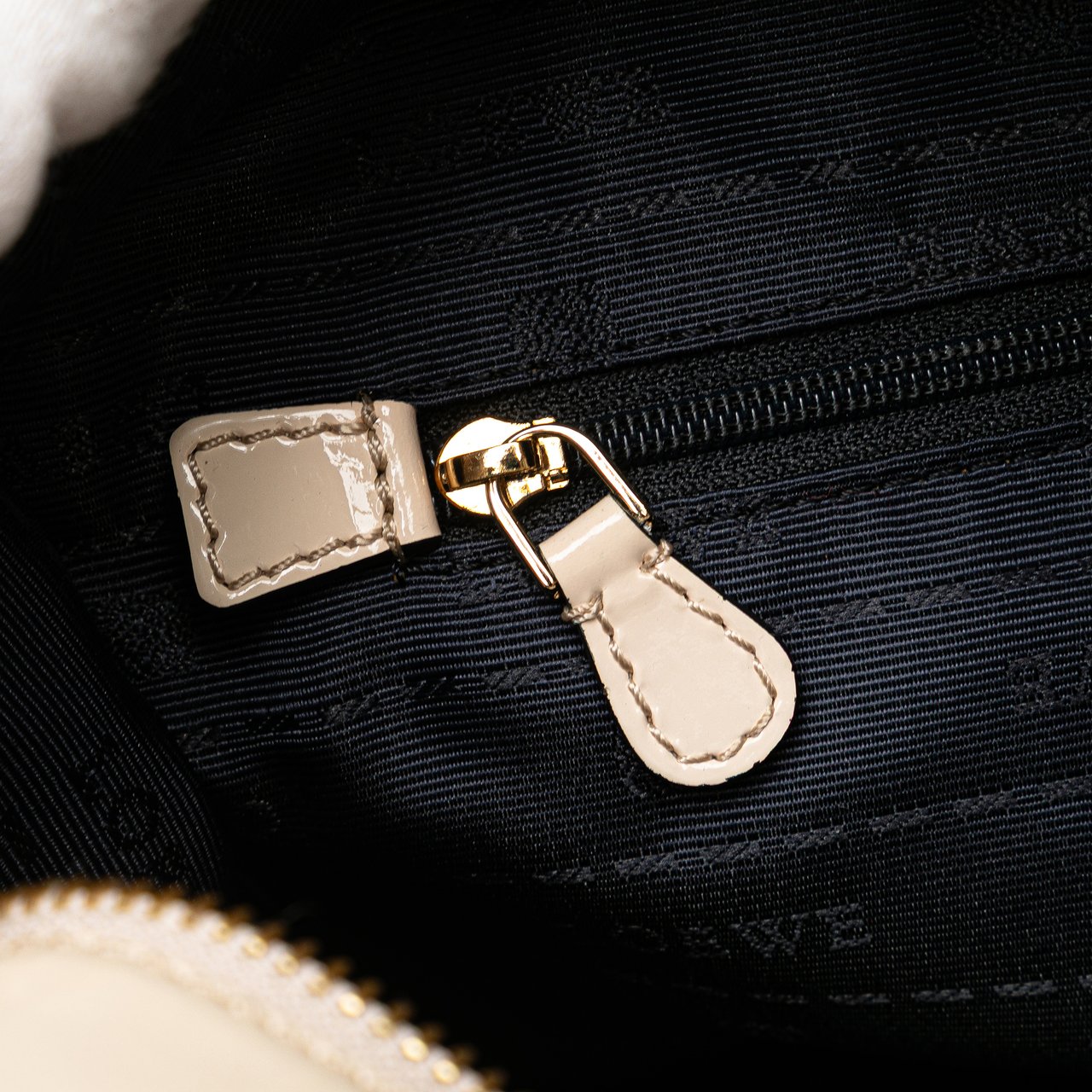 Loewe Patent Amazona 28 Handbag Bruin