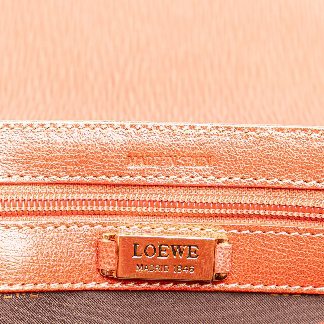 Loewe Leather Velazquez Twist Clutch Rood