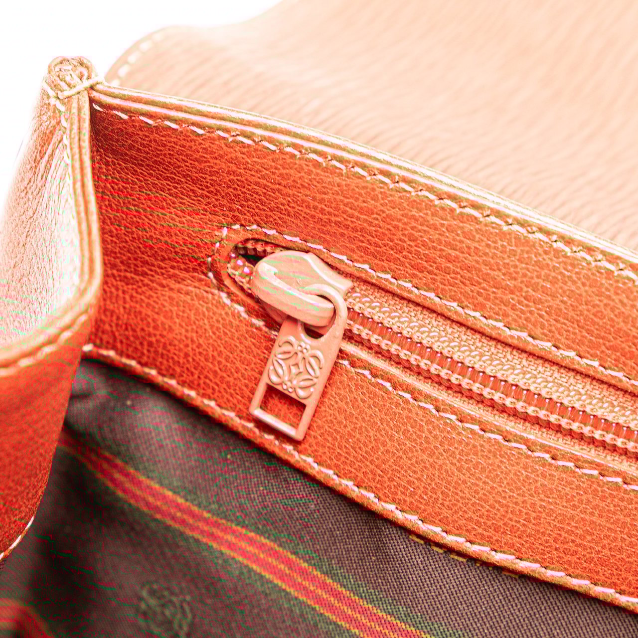 Loewe Leather Velazquez Twist Clutch Rood