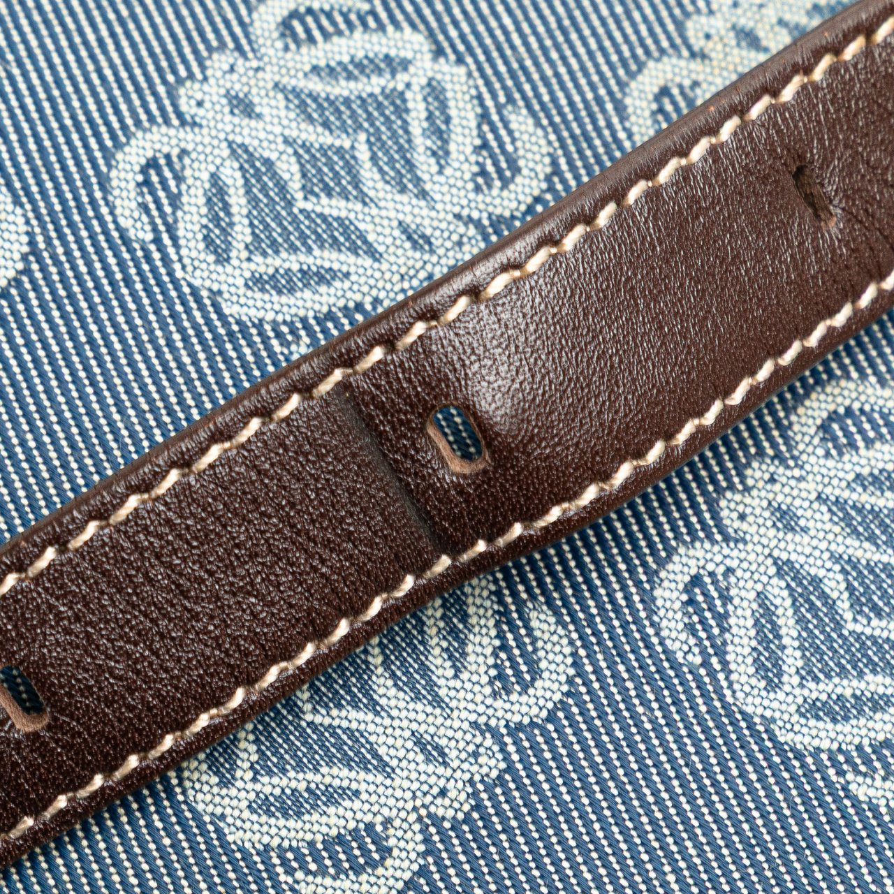 Loewe Anagram Denim Crossbody Blauw