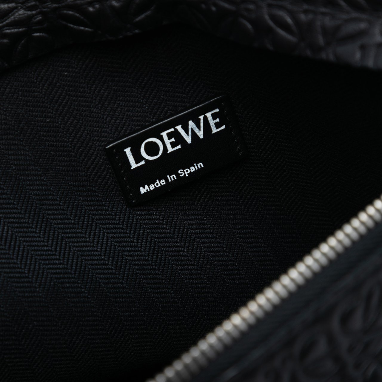 Loewe Embossed Anagram Leather Repeat T Clutch Zwart