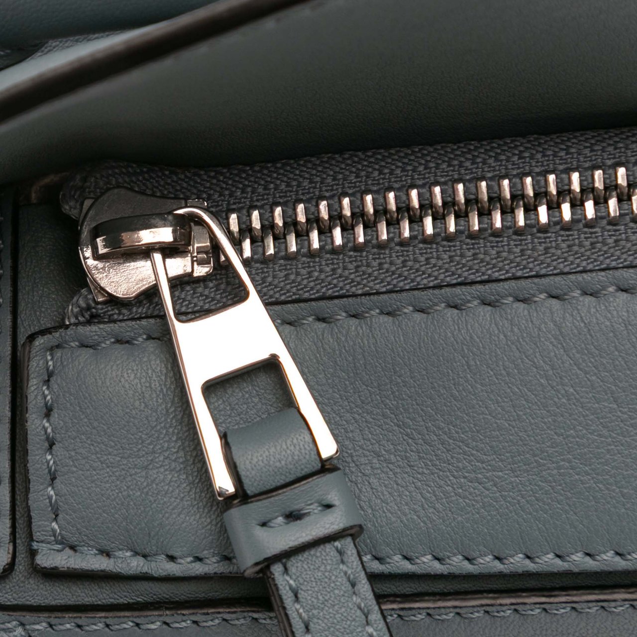 Loewe Small Calfskin Puzzle Satchel Blauw