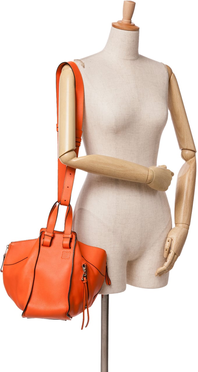 Loewe Small Leather Hammock Satchel Oranje