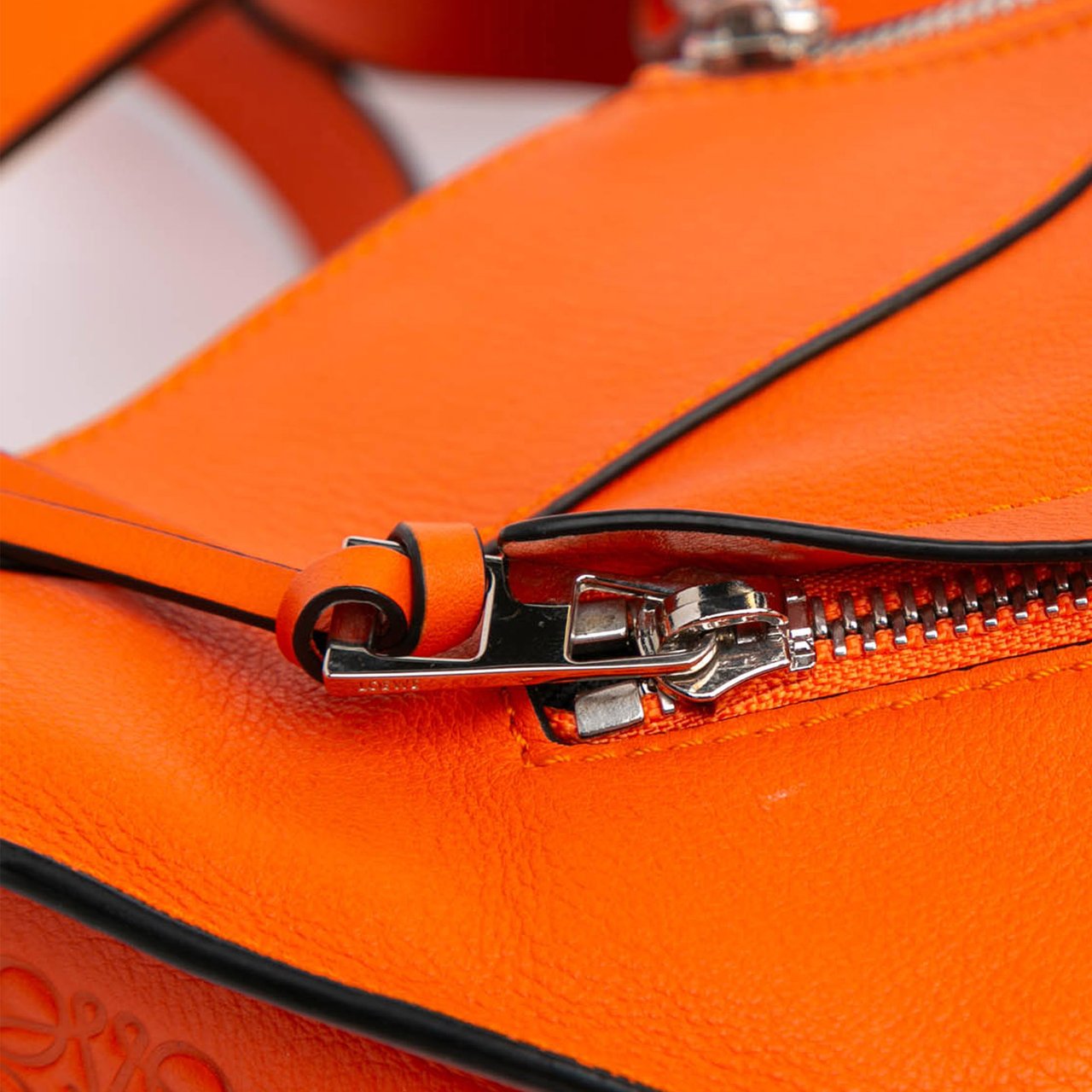 Loewe Small Leather Hammock Satchel Oranje