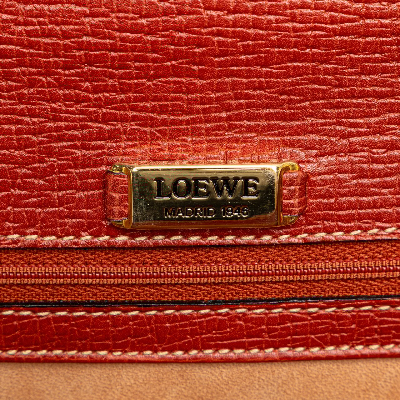 Loewe Textured Leather Barcelona Handbag Rood