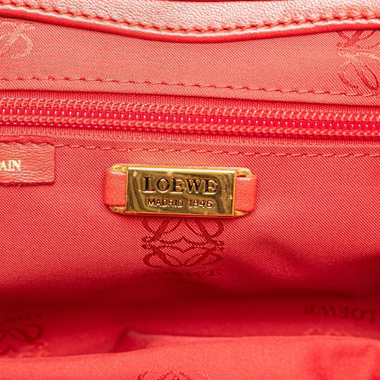 Loewe Leather Anagram Frame Handbag Rood