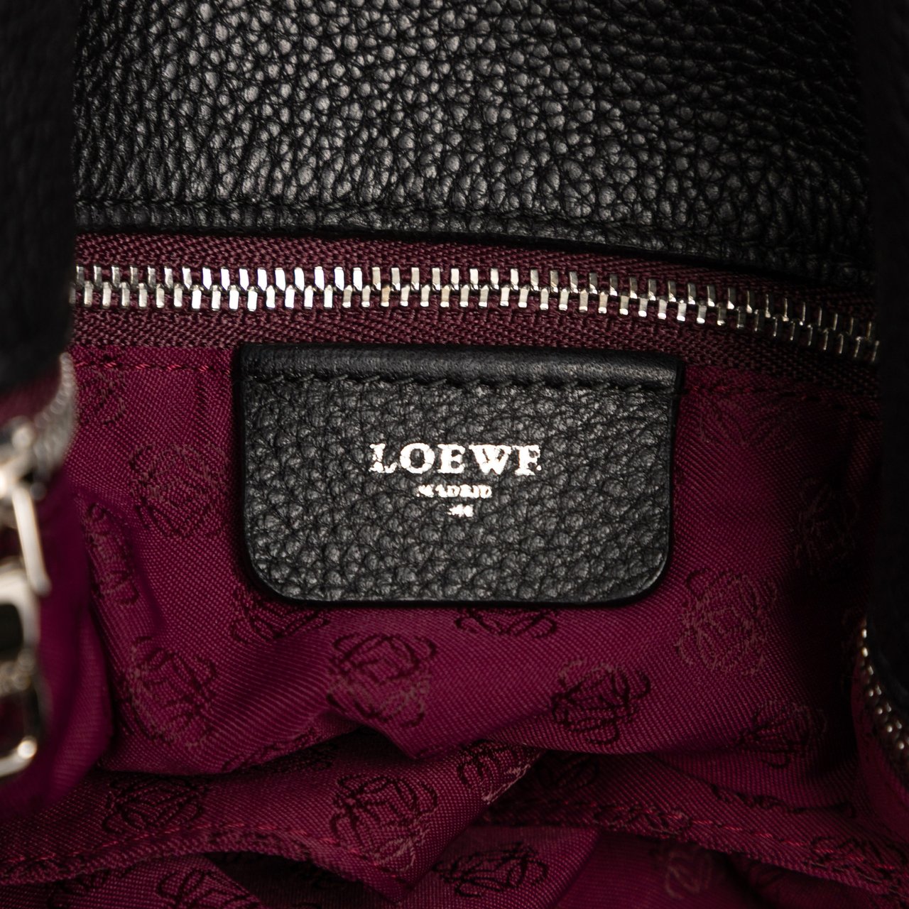 Loewe Calfskin Flamenco Tassel 36 Zwart