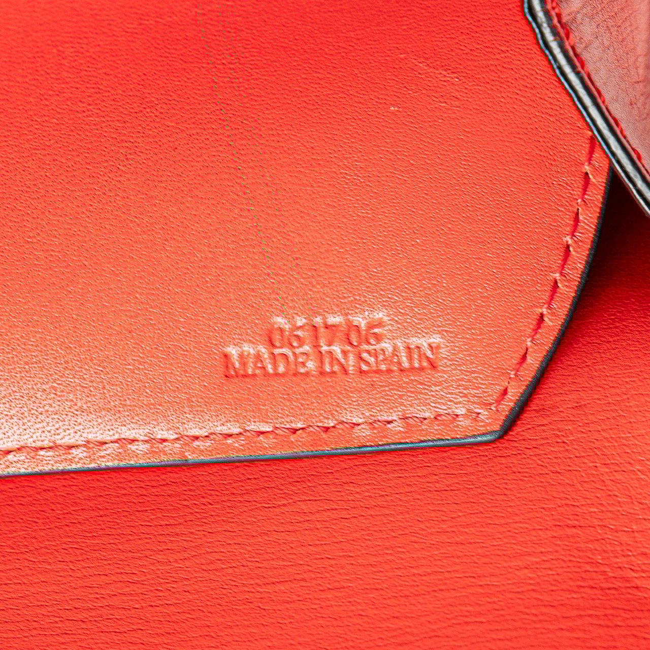 Loewe Medium Leather Barcelona Crossbody Rood