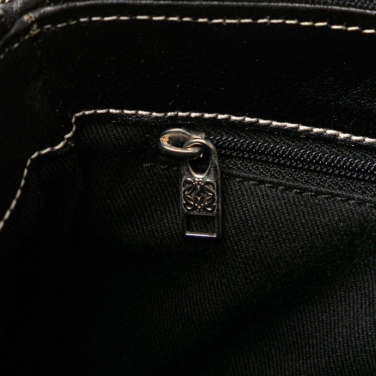 Loewe Anagram Canvas Crossbody Grijs