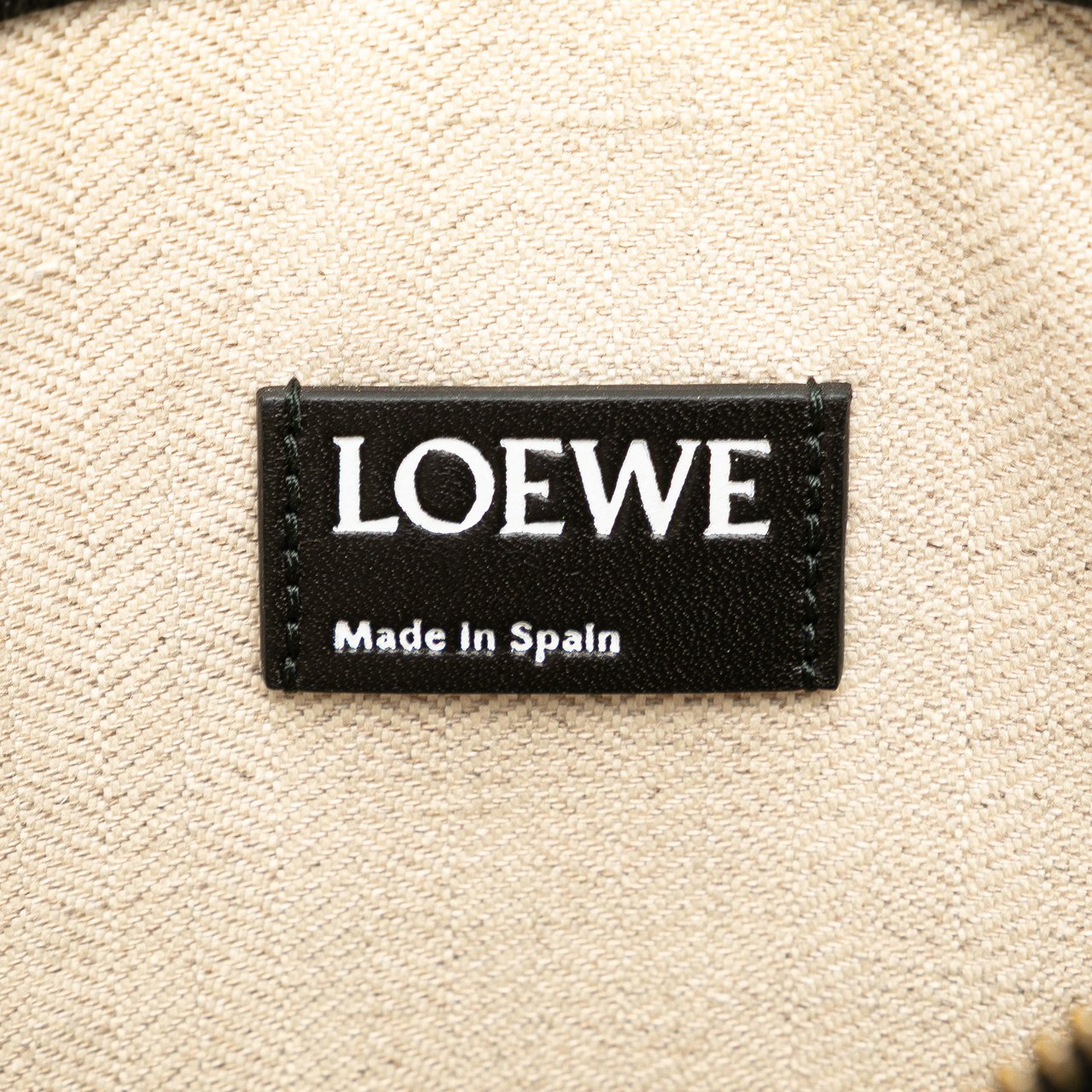 Loewe Leather Anagram T Clutch Zwart