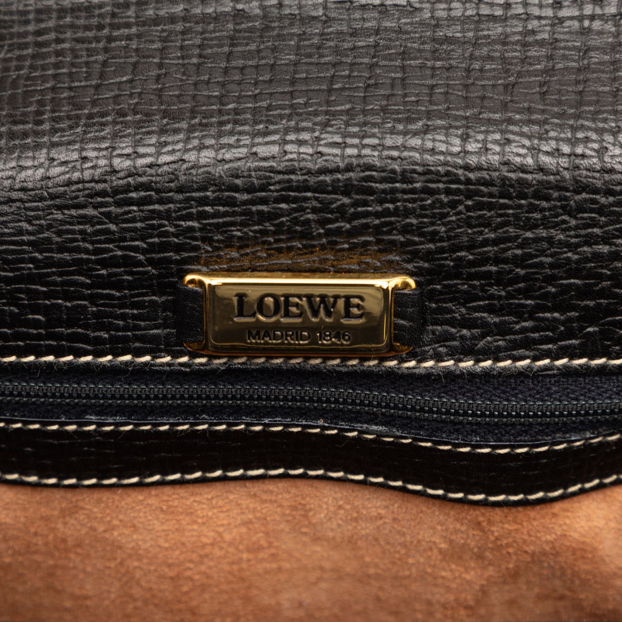 Loewe Leather Toggle Flap Crossbody Zwart
