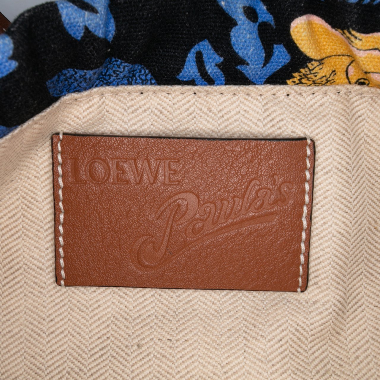 Loewe Paulas Ibiza Canvas Angel Drawstring Crossbody Oranje