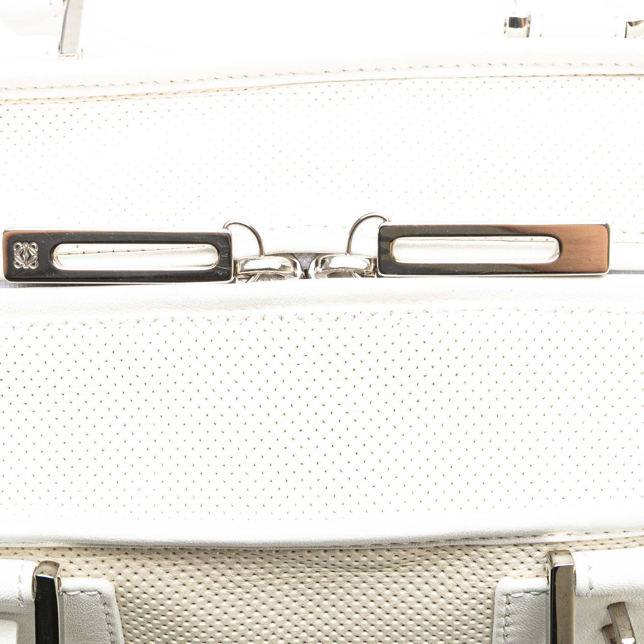 Loewe Perforated Leather Amazona 28 Wit