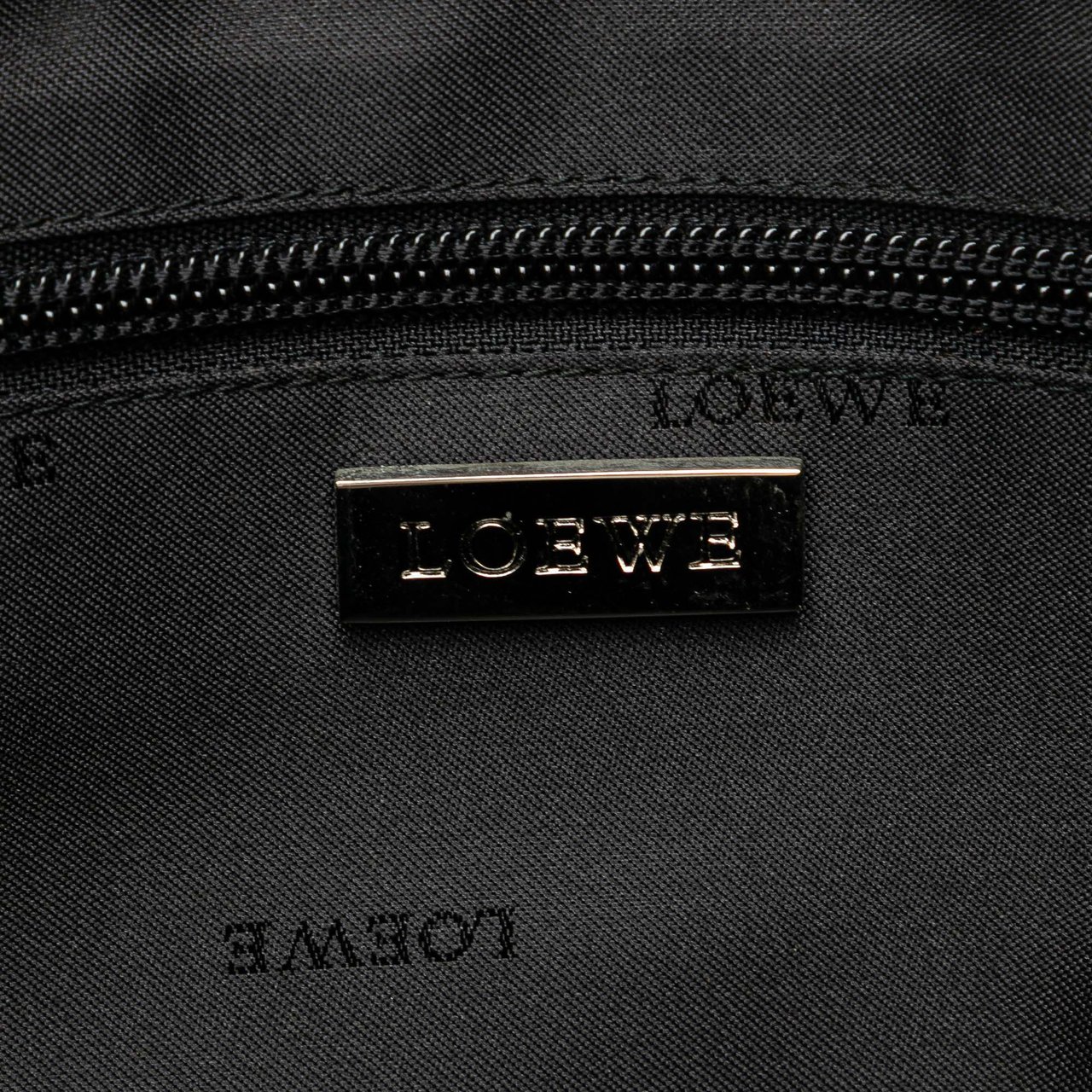 Loewe Perforated Leather Amazona 28 Wit