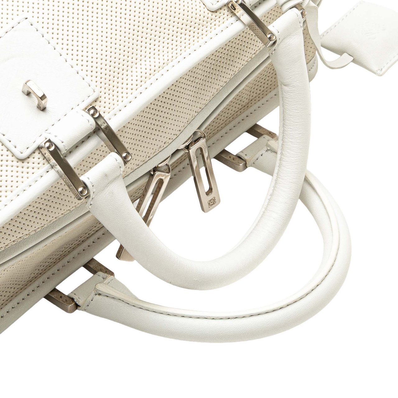 Loewe Perforated Leather Amazona 28 Wit