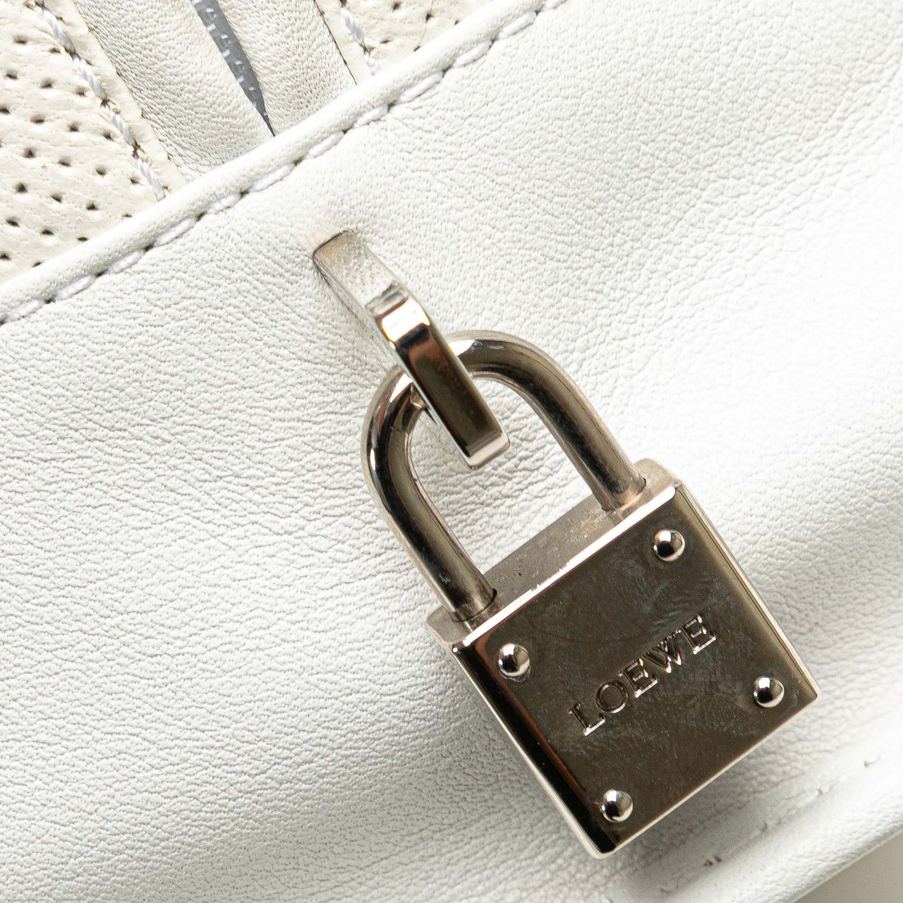 Loewe Perforated Leather Amazona 28 Wit