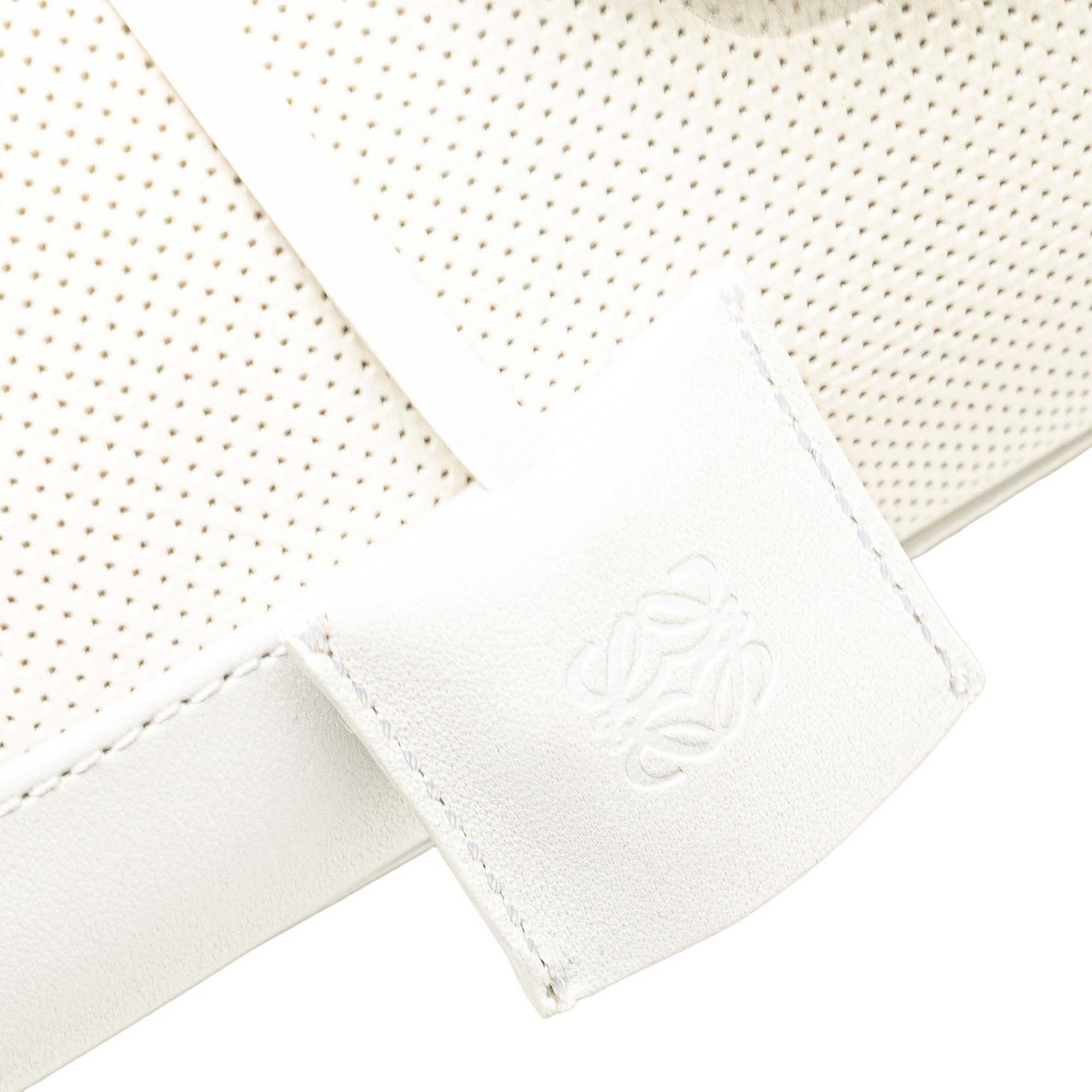 Loewe Perforated Leather Amazona 28 Wit