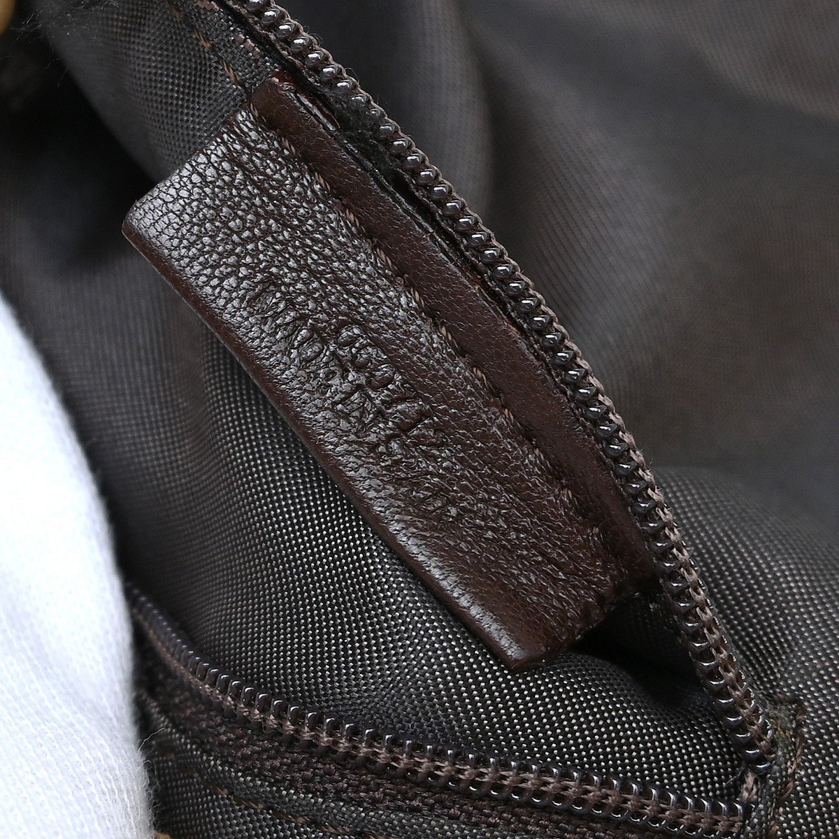Loewe Anagram Logo Nappa Aire Hand Leather Zwart