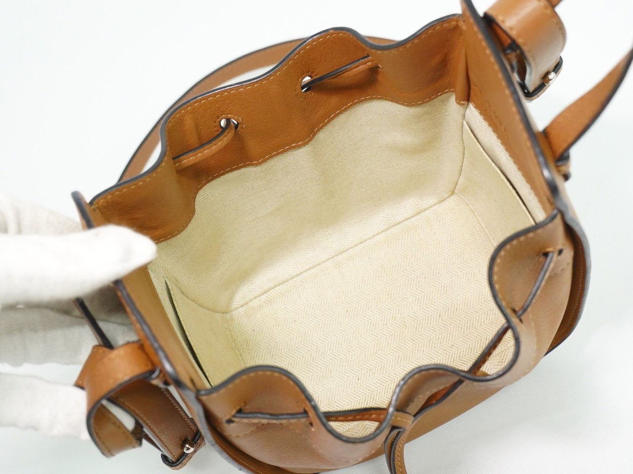 Loewe Loewe Hammock Drawstring Bag Leather Medium Bruin