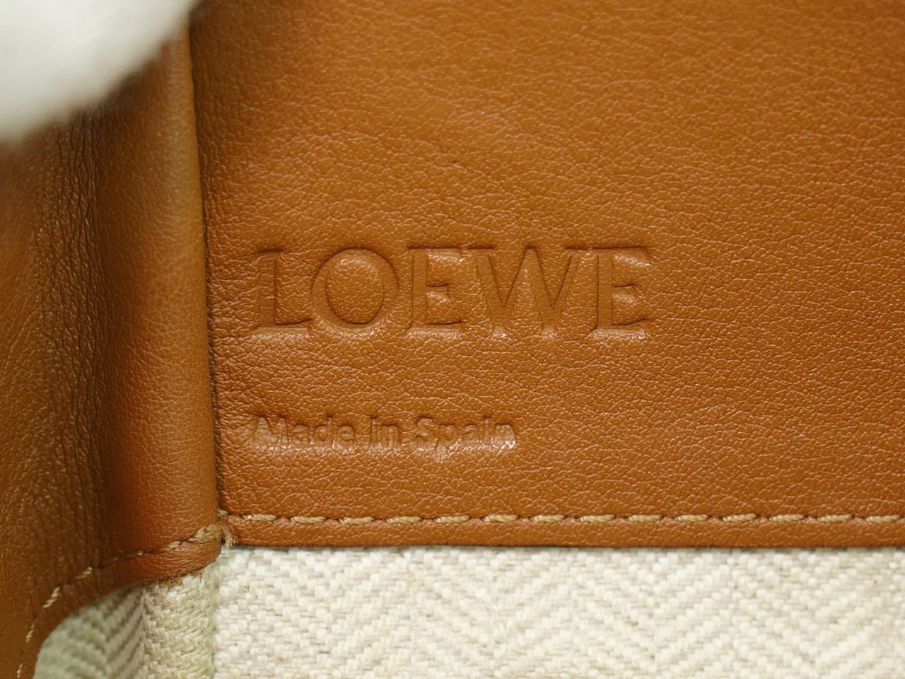 Loewe Loewe Hammock Drawstring Bag Leather Medium Bruin