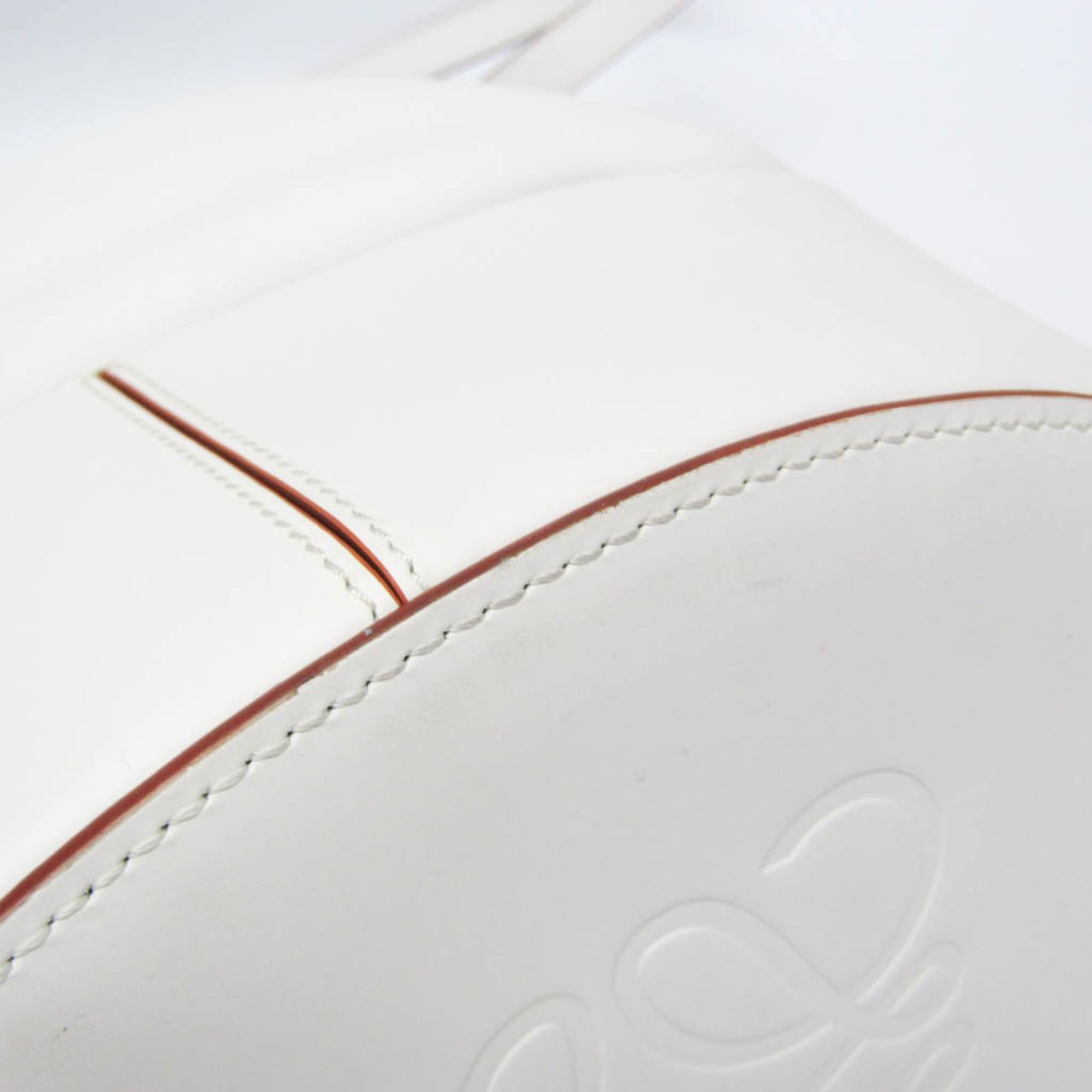 Loewe Balloon Bucket Leather Medium Wit