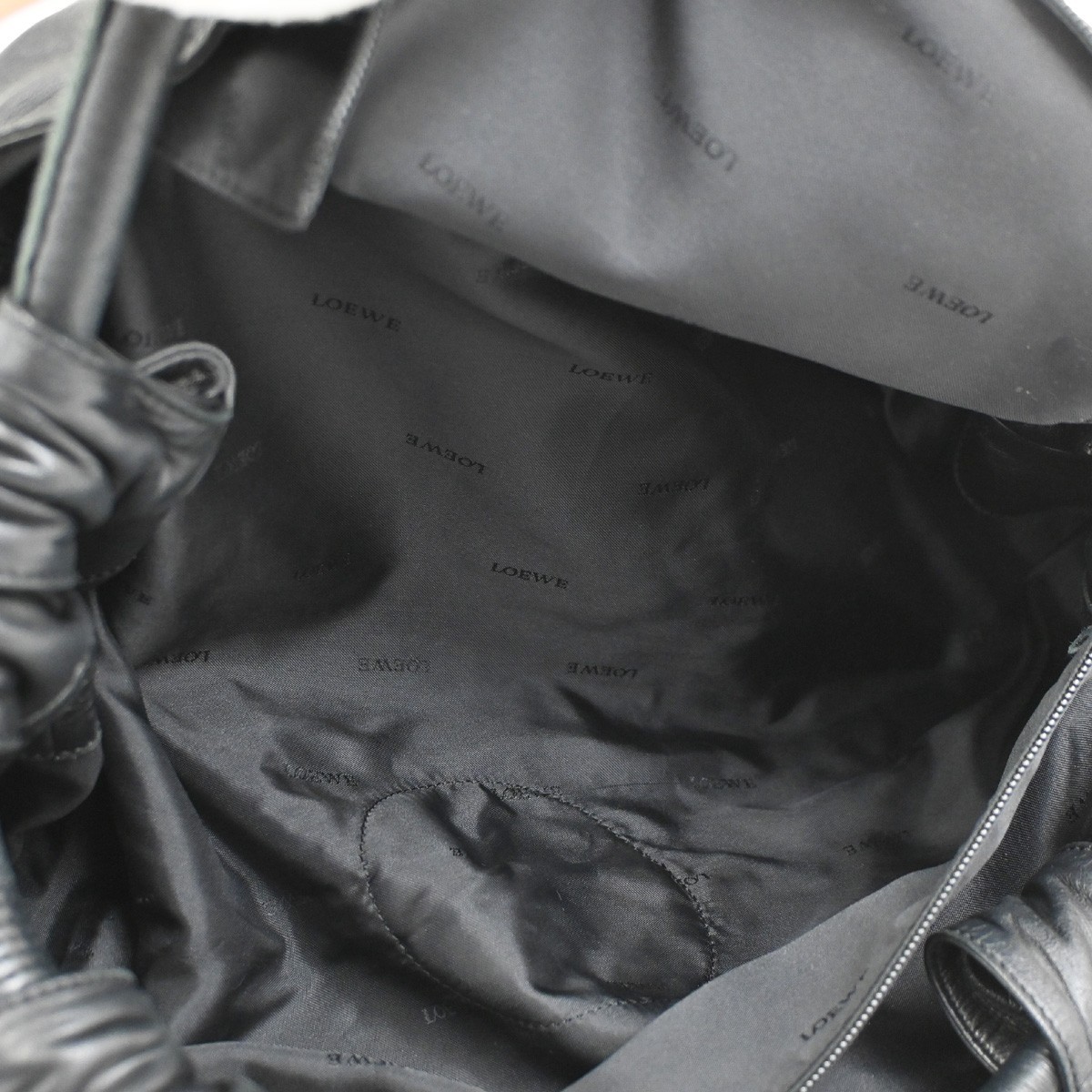 Loewe Loewe Anagram handbag Leather Zwart