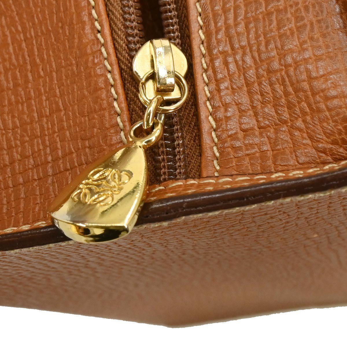 Loewe Loewe Turn Lock Leather Bruin