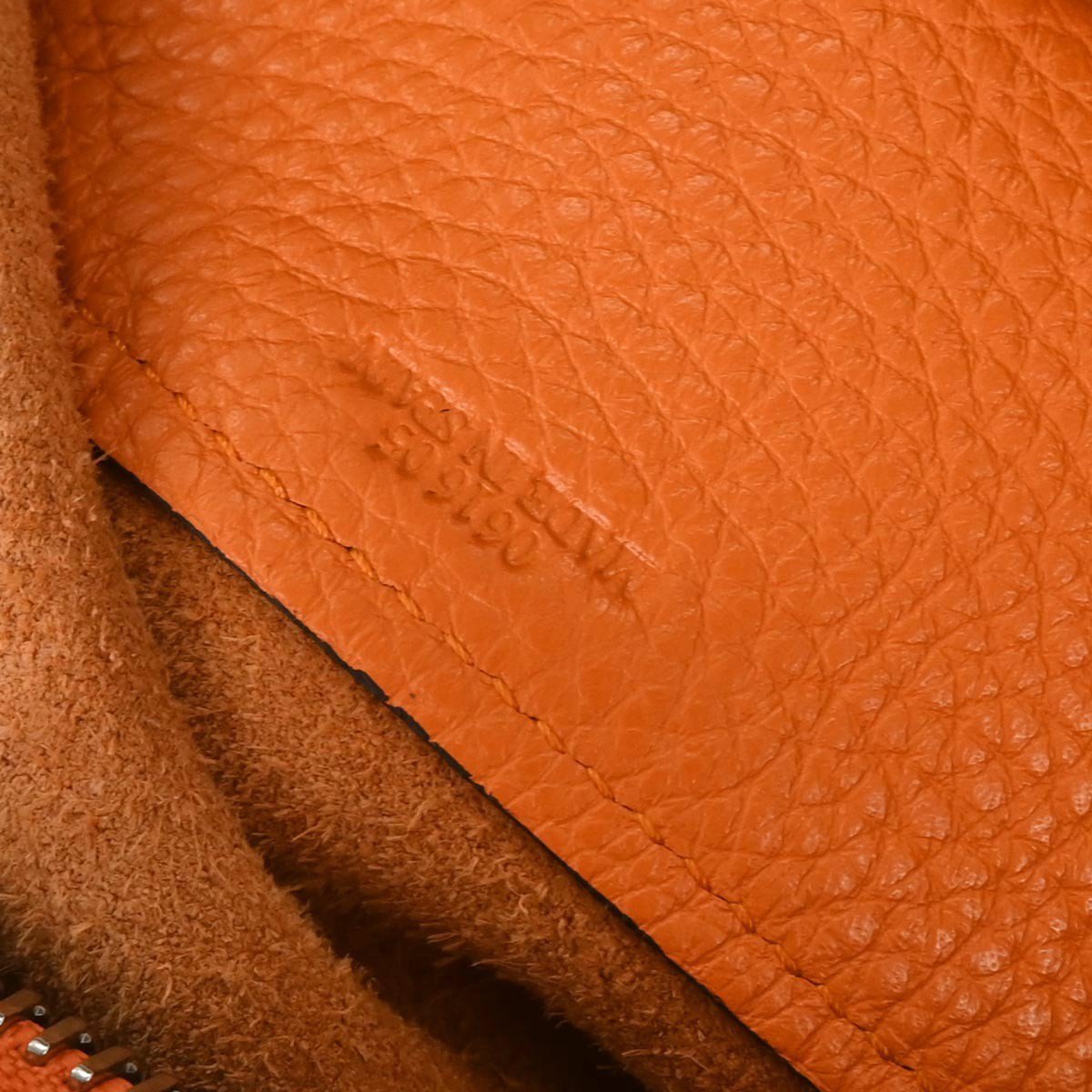 Loewe Loewe Anton Sling Bag Leather Medium Oranje