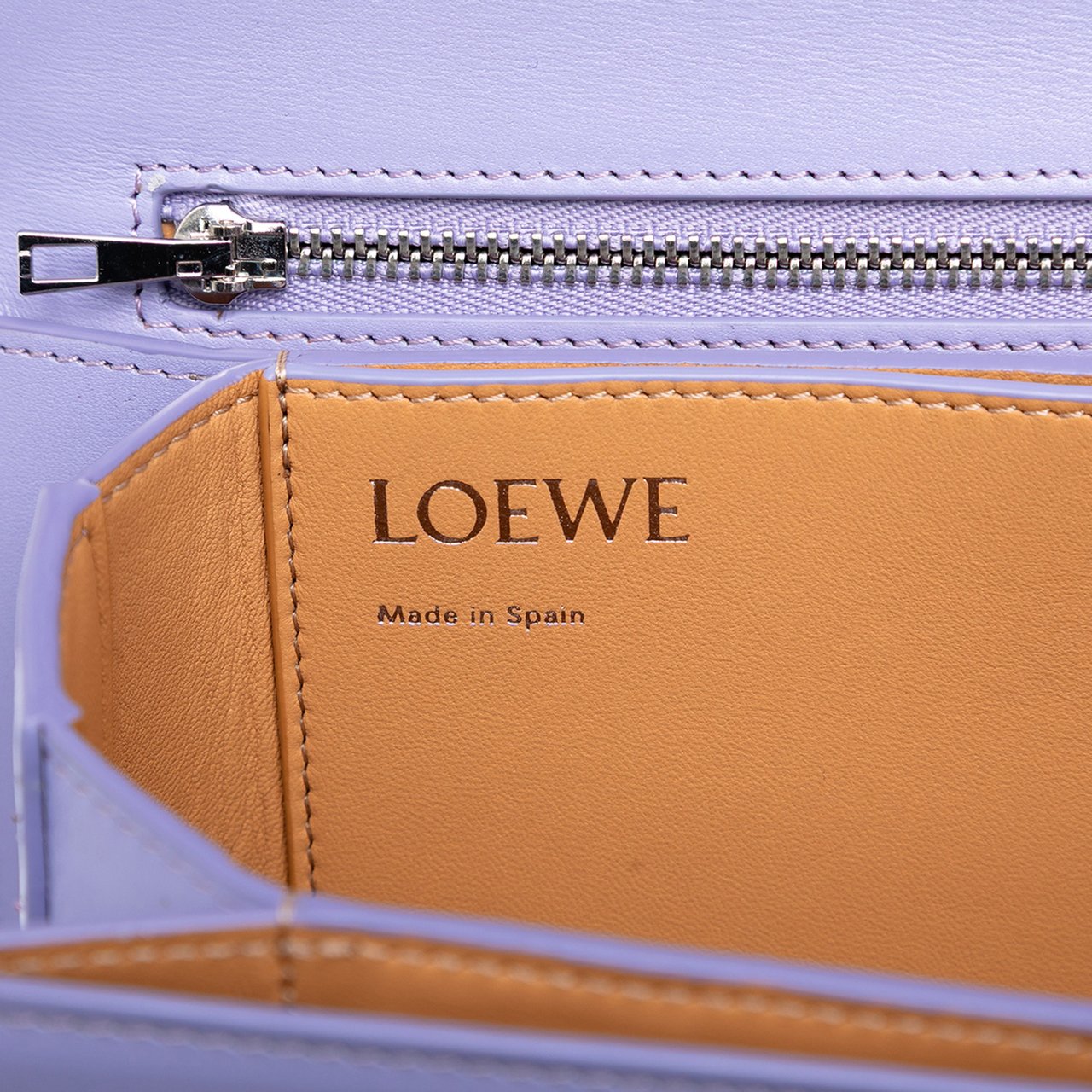 Loewe Medium Leather Goya Crossbody Paars