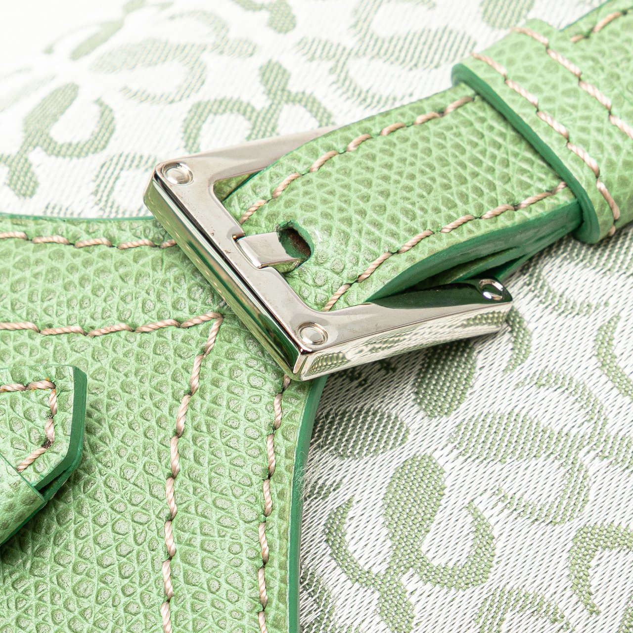 Loewe Anagram Canvas Crossbody Groen