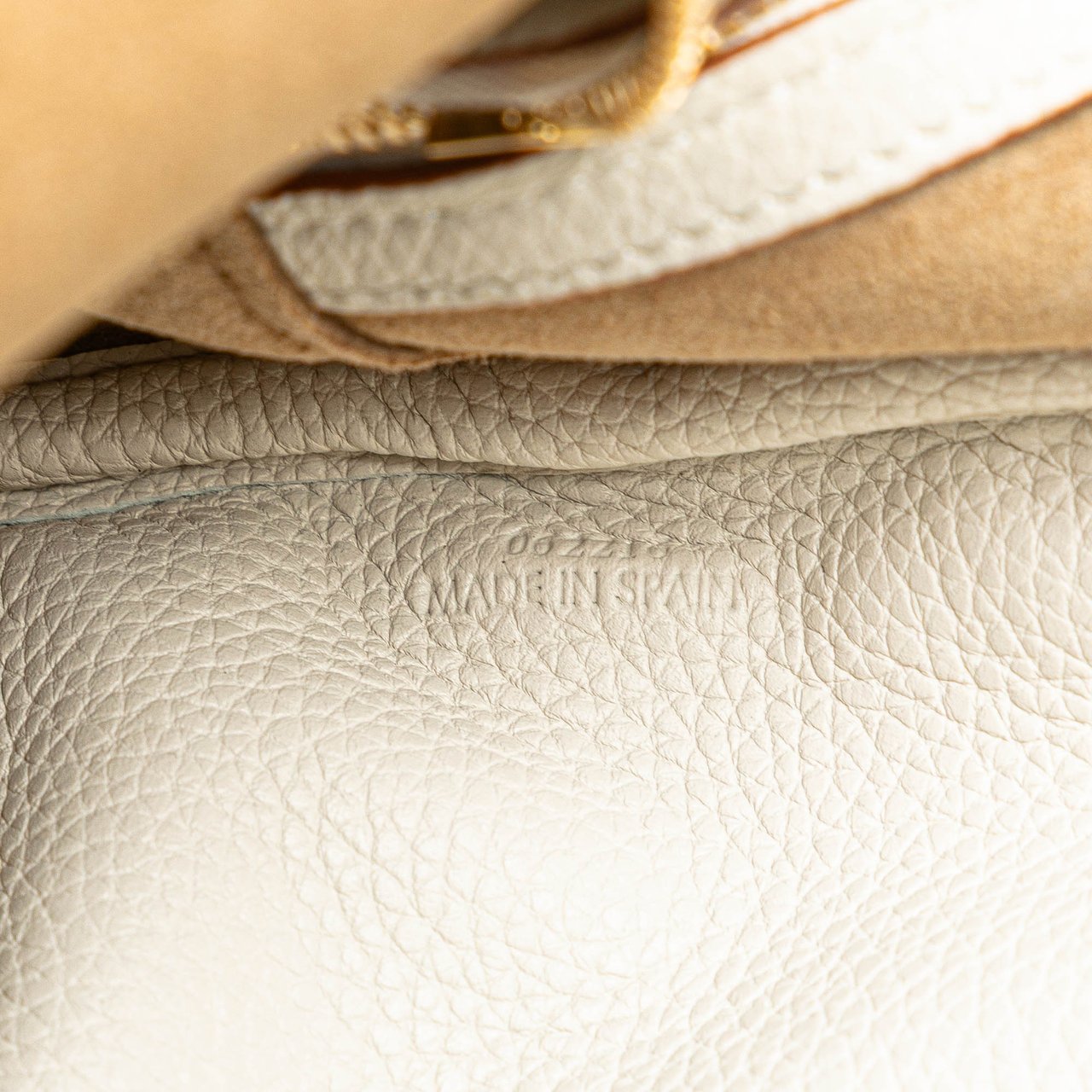 Loewe Leather Amazona Square 19 Wit