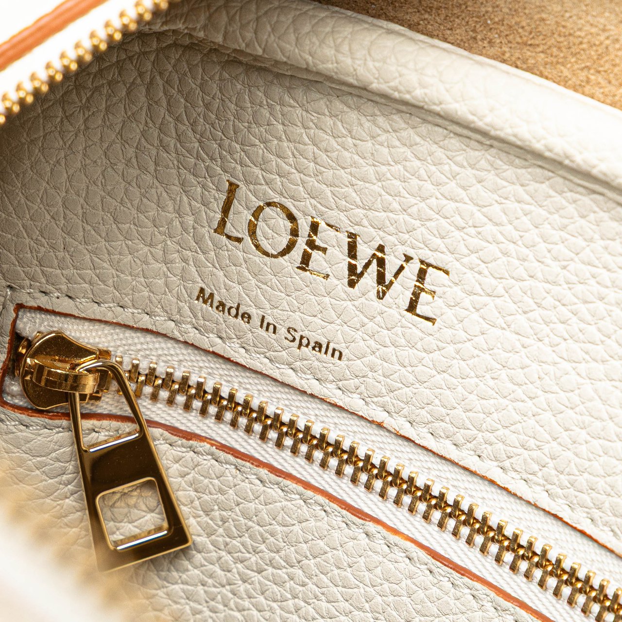 Loewe Leather Amazona Square 19 Wit