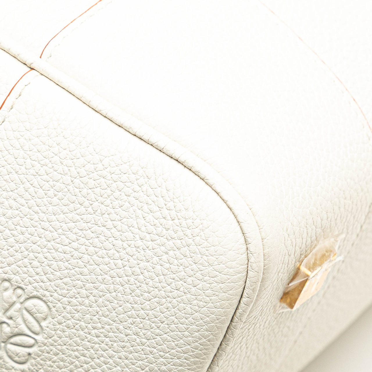 Loewe Leather Amazona Square 19 Wit