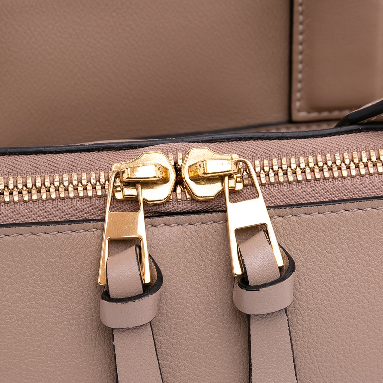 Loewe Anagram Leather Zipper Bag Bruin