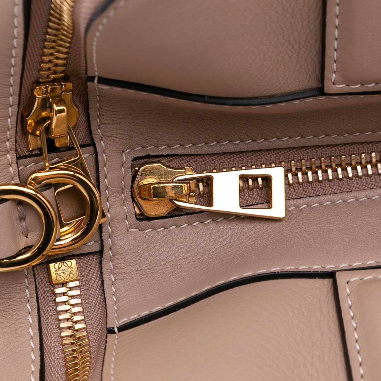 Loewe Anagram Leather Zipper Bag Bruin
