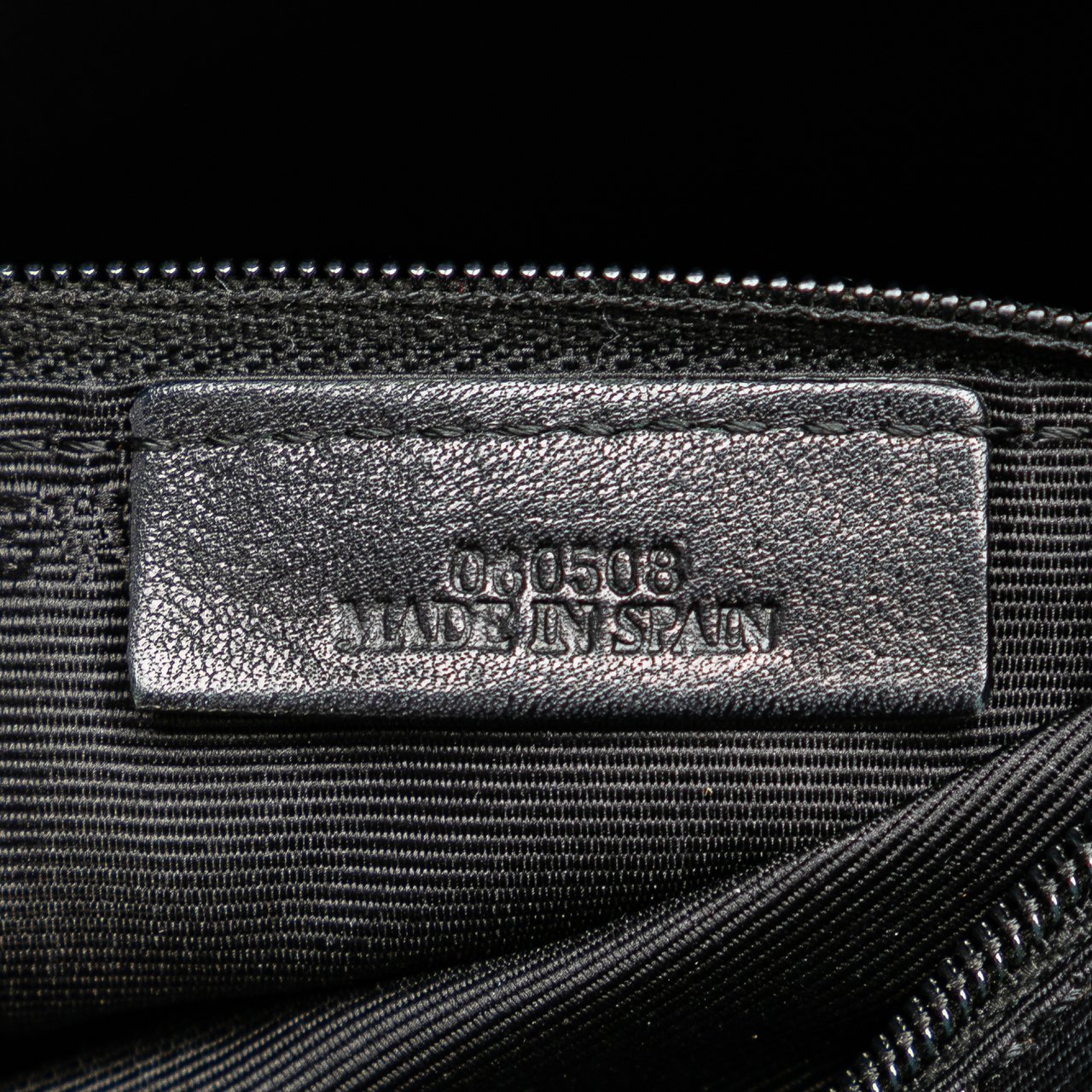 Loewe Anagram Leather Crossbody Zwart