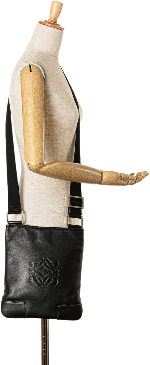 Loewe Anagram Leather Crossbody Zwart