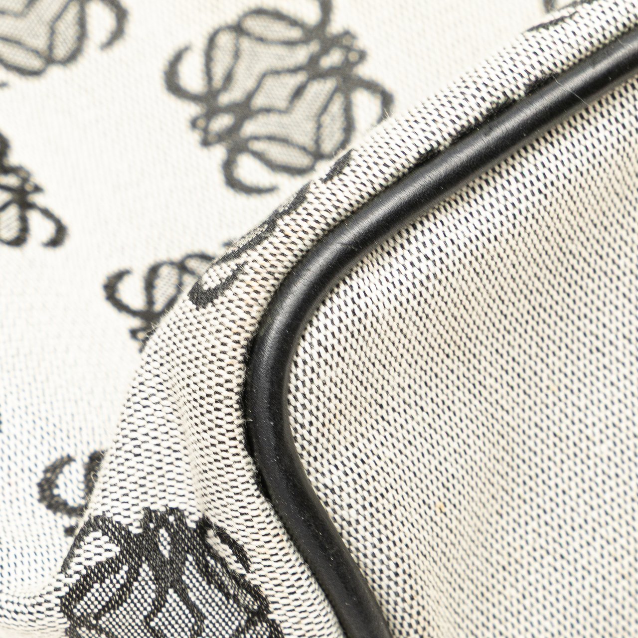 Loewe Anagram Canvas Tote Grijs