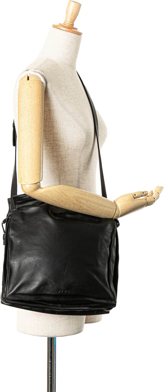 Loewe Nappa Flamenco Drawstring Crossbody Zwart