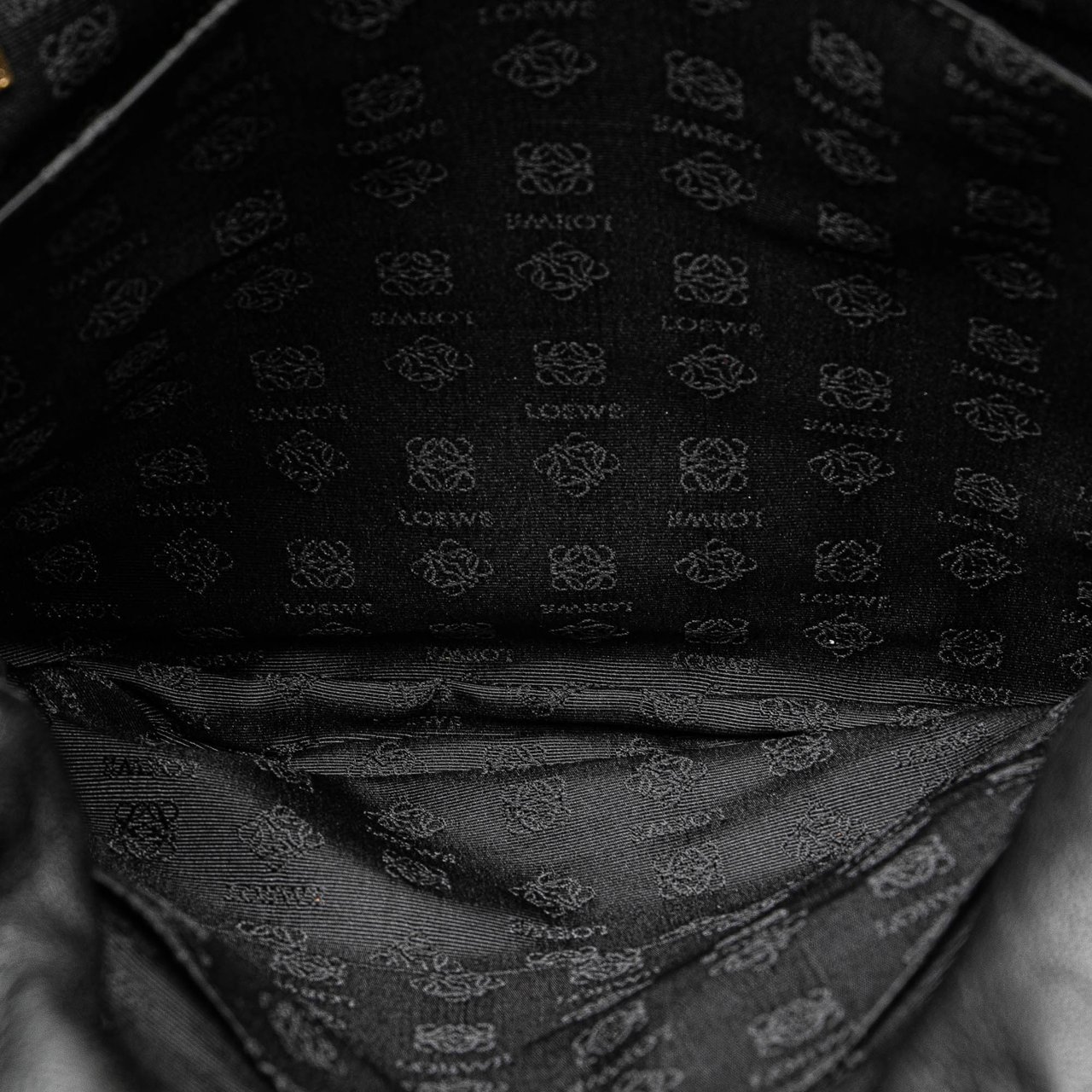 Loewe Nappa Flamenco Drawstring Crossbody Zwart