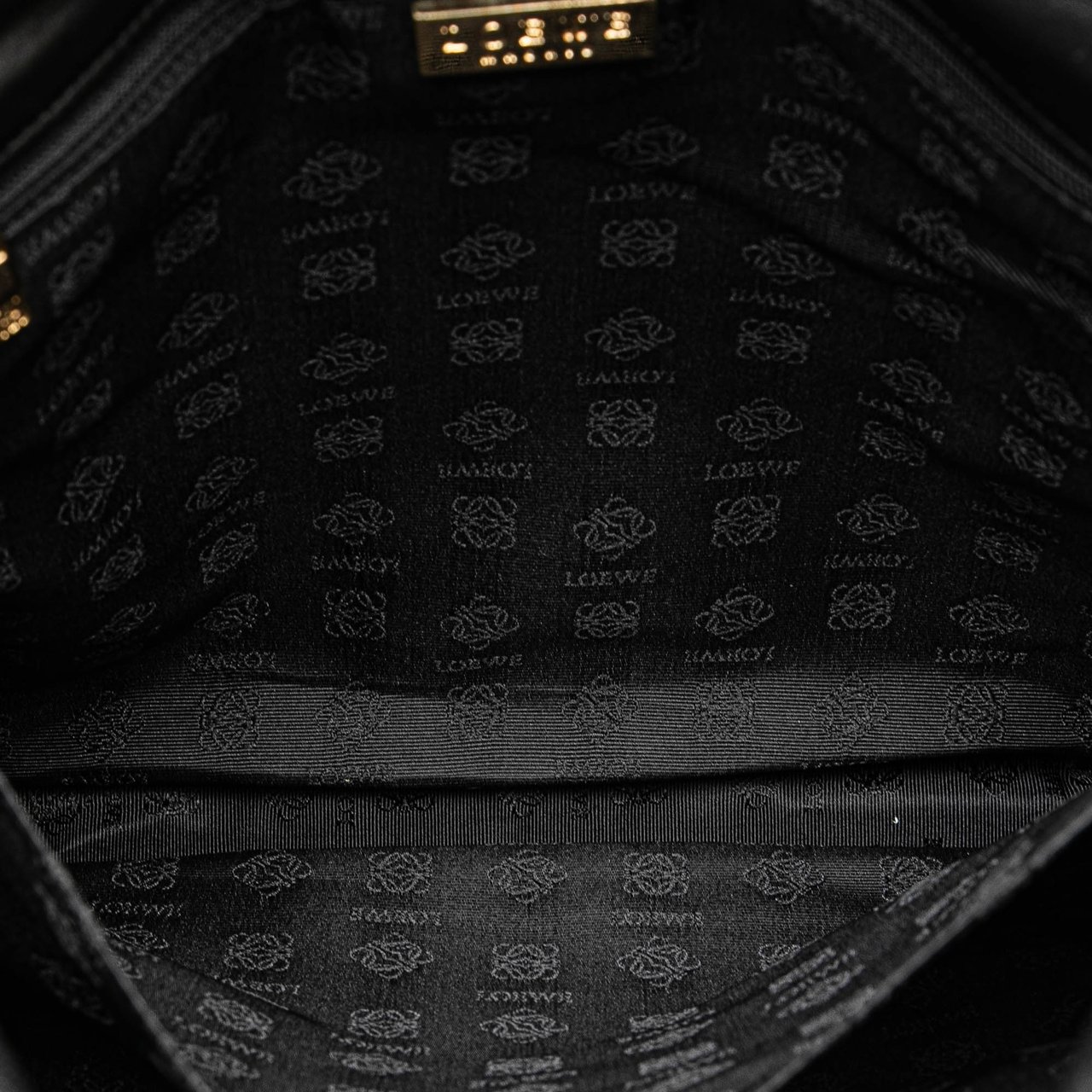 Loewe Nappa Flamenco Drawstring Crossbody Zwart