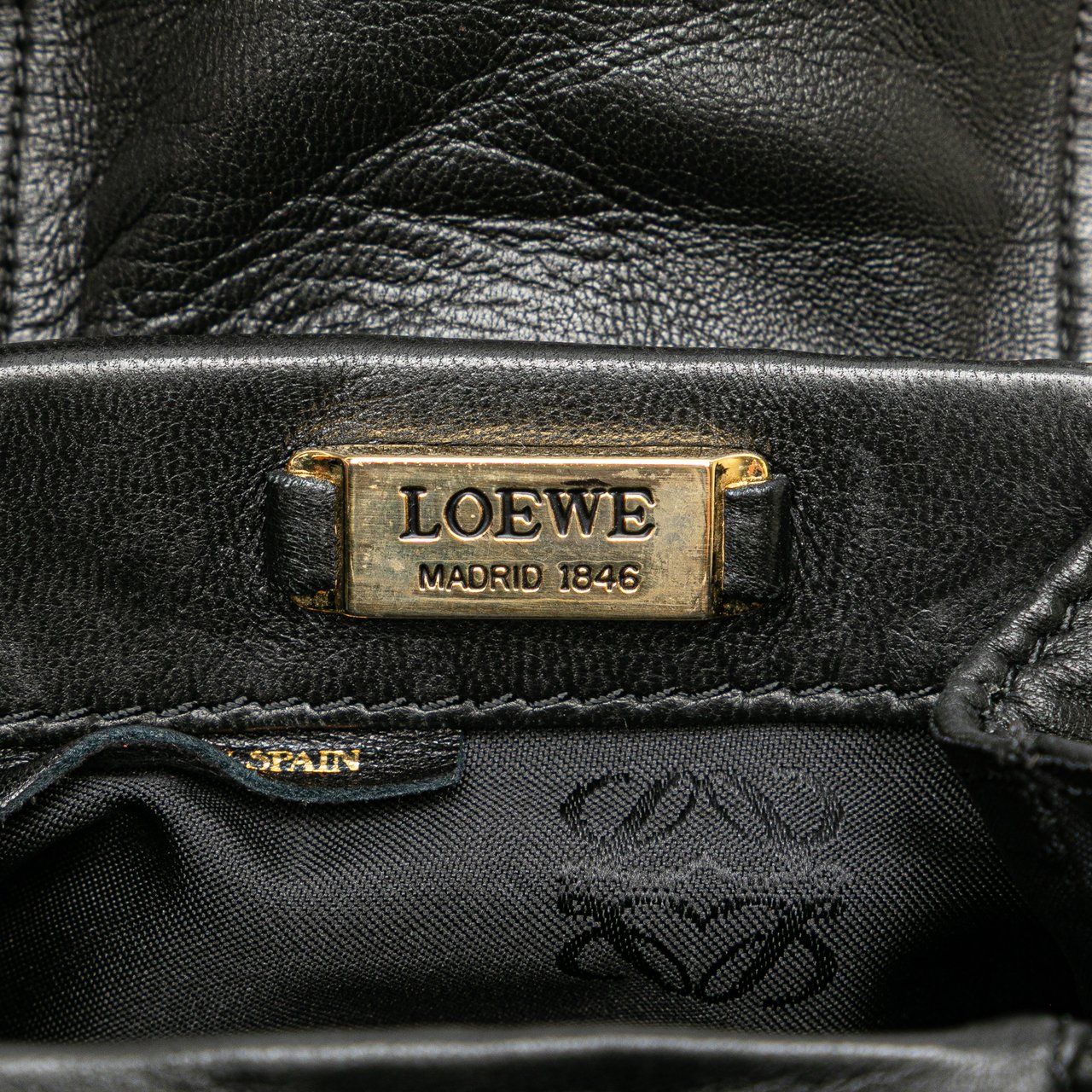 Loewe Nappa Leather Tassel Crossbody Zwart