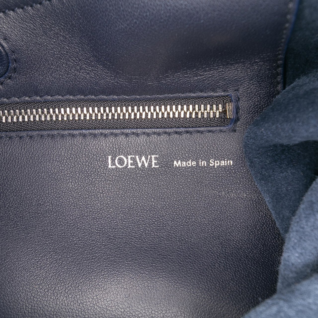 Loewe Small Mellow Nappa Lambskin Squeeze Bag Blauw